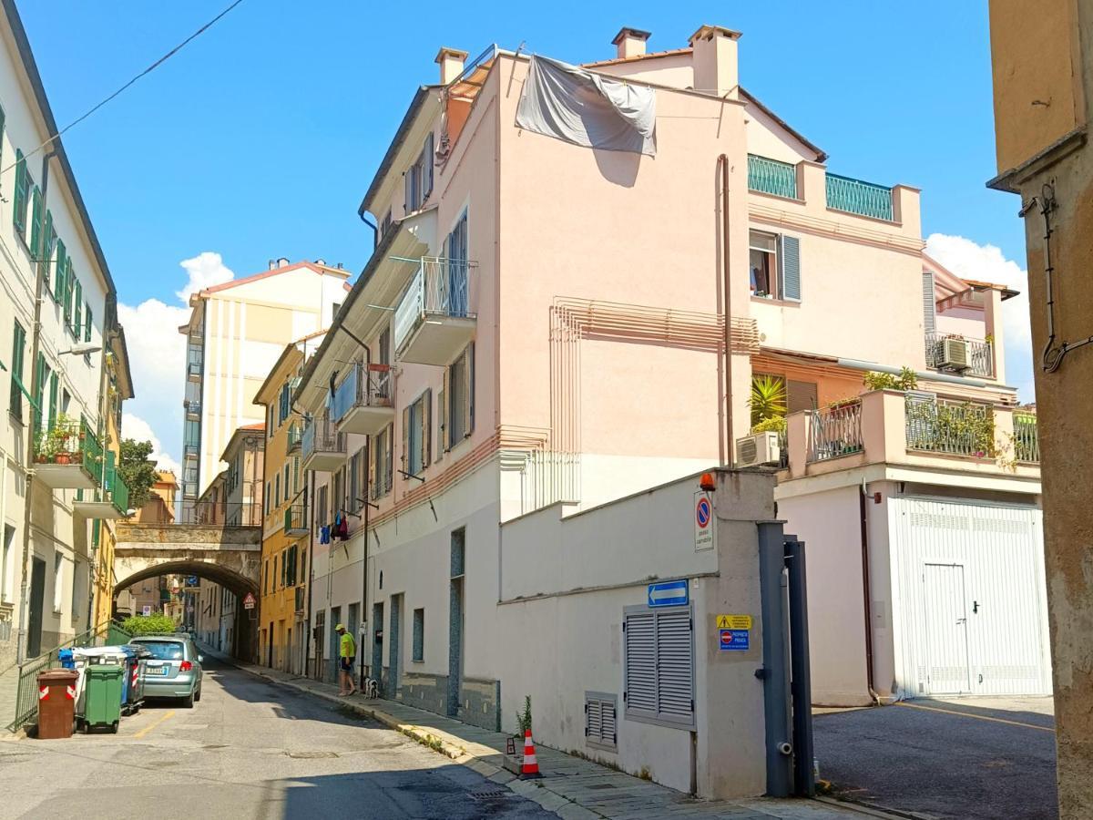 A Casa Di Pizz - Bilocale Con Parcheggio Privato Leilighet Savona Eksteriør bilde